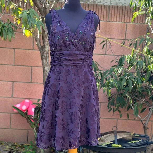 Narianna Sleeveless V Shape Beaded Top, Floral Dress - Picture 1 of 15